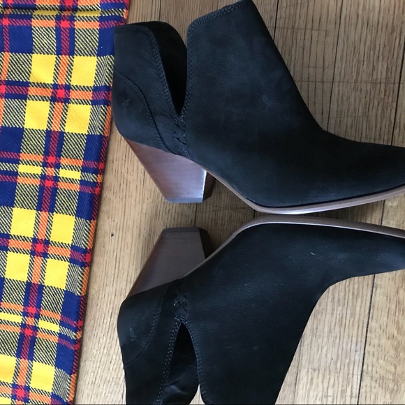 Frye Reina Cut Out Bootie Black Tumbled Nubuck - Picture 3 of 7